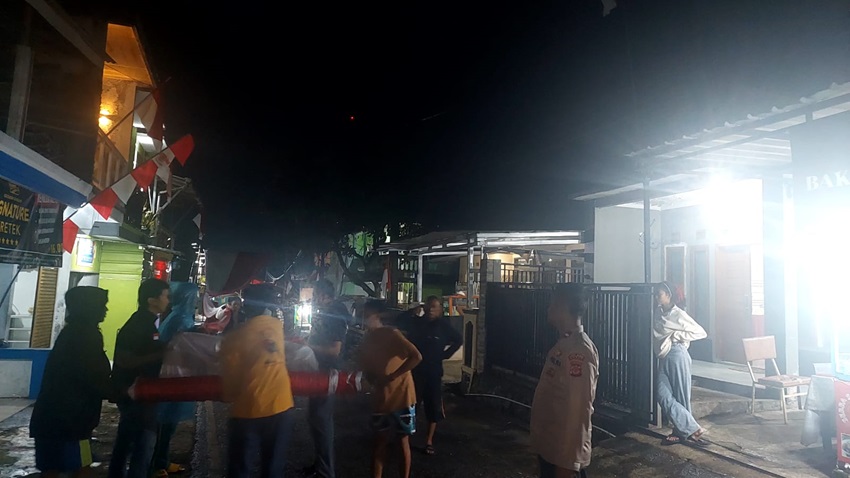 1,5 KM Bendera Merah Putih Membentang di Pakenjeng, Semarak HUT RI ke-80