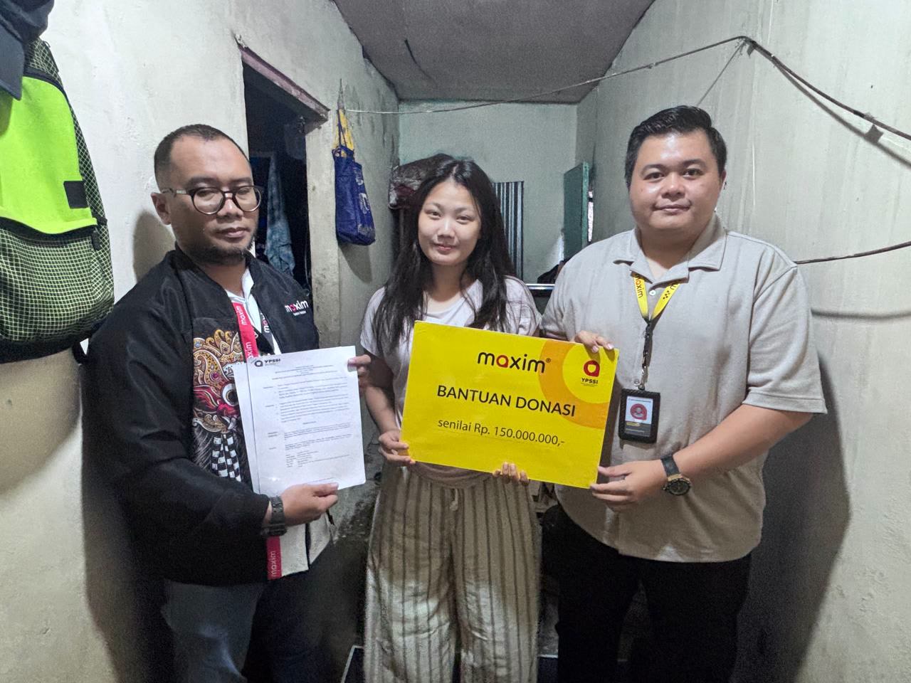 Maxim Melalui YPSSI Salurkan Dana Duka Rp150 Juta ke Keluarga Penumpang yang Meninggal di Jakarta