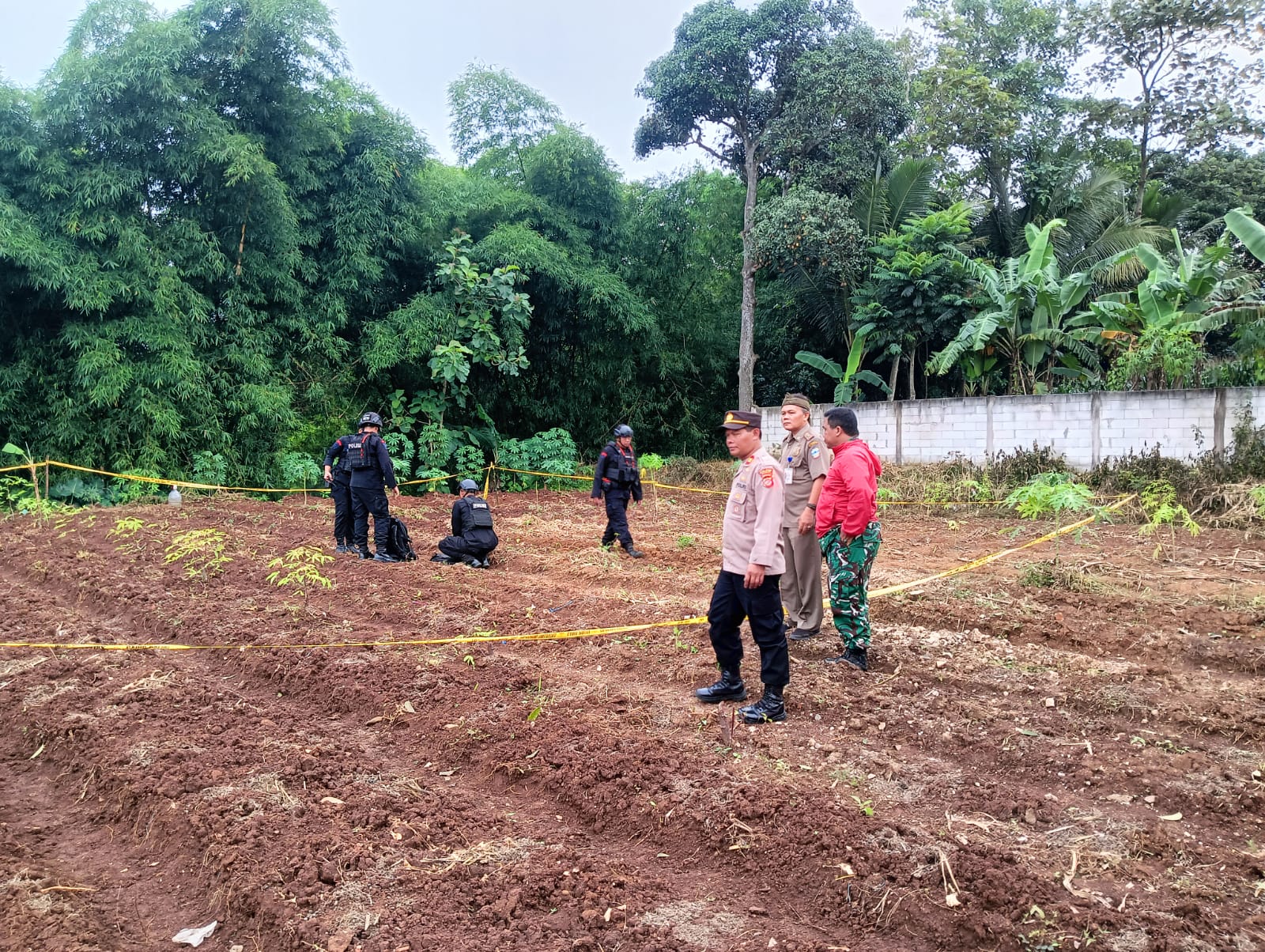 Diduga Peninggalan Zaman Belanda, Polsek Leuwigoong Bersama Unit Jibom Gegana Brimobda Jabar Musnahkan Sejumlah Munisi Proyektil