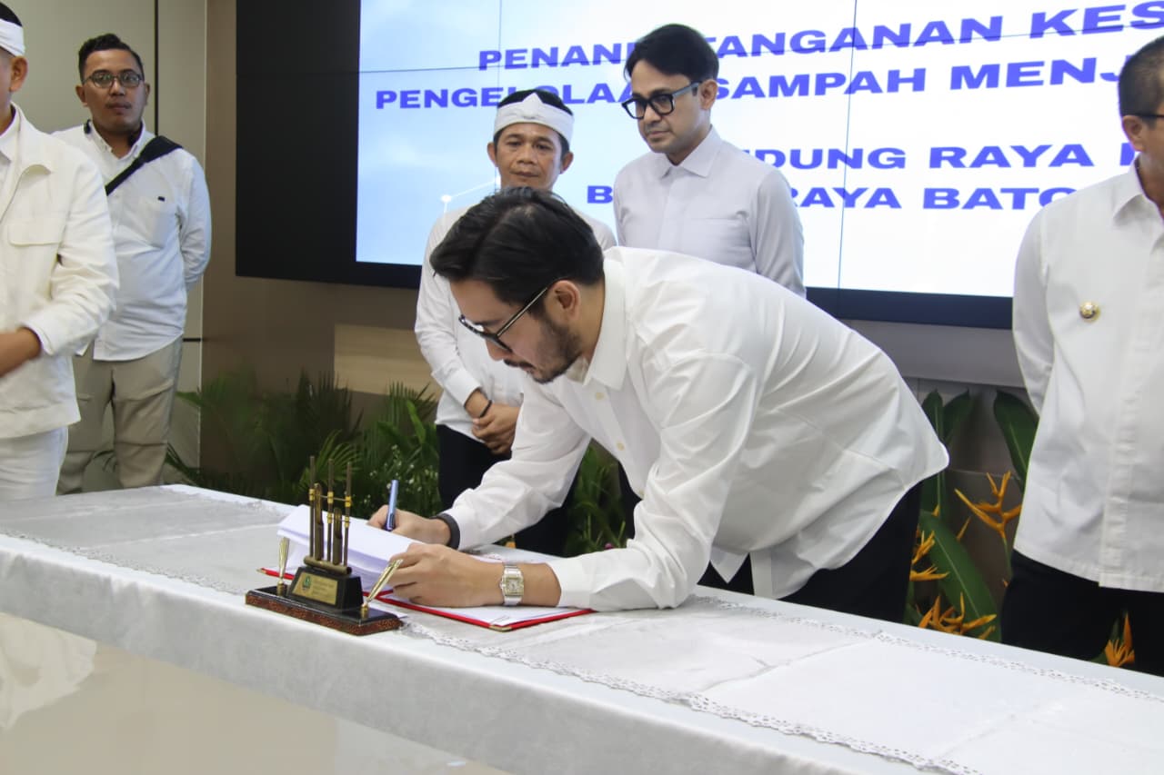 Bupati Bandung Barat Teken Kerja Sama Pengelolaan Sampah TPA Sarimukti 