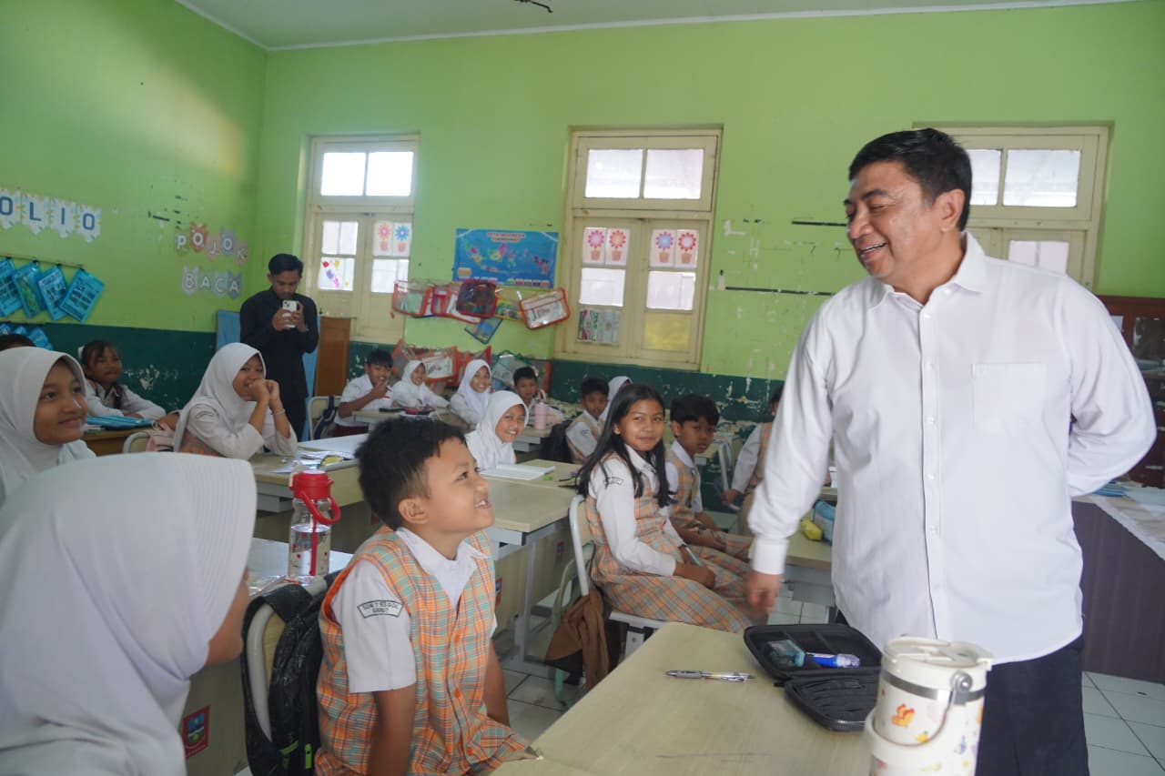 Bupati Garut Tinjau Langsung Hari Pertama Penerapan Jam Masuk Sekolah Pukul 06.30 WIB
