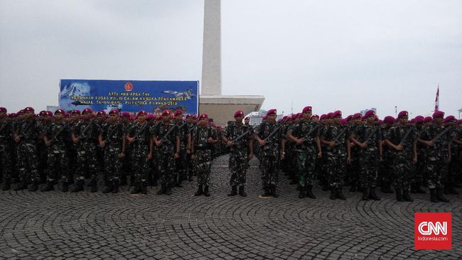 Lima puluh ribu aparat TNI dan Polri ikuti apel siaga di Monas (Foto:CNN)