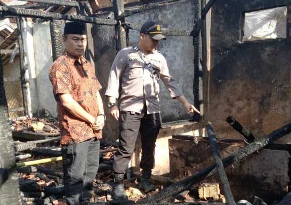 Mang Udin tewas di rumahnya yang terbakar (Foto:galamedia)
