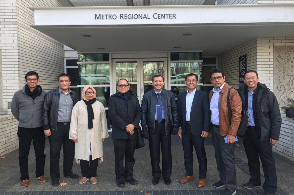 Sekda Jabar beserta Rombongan mengunjingi Pengelola Metro Portland Oregon AS.(foto: Humas Jabar)