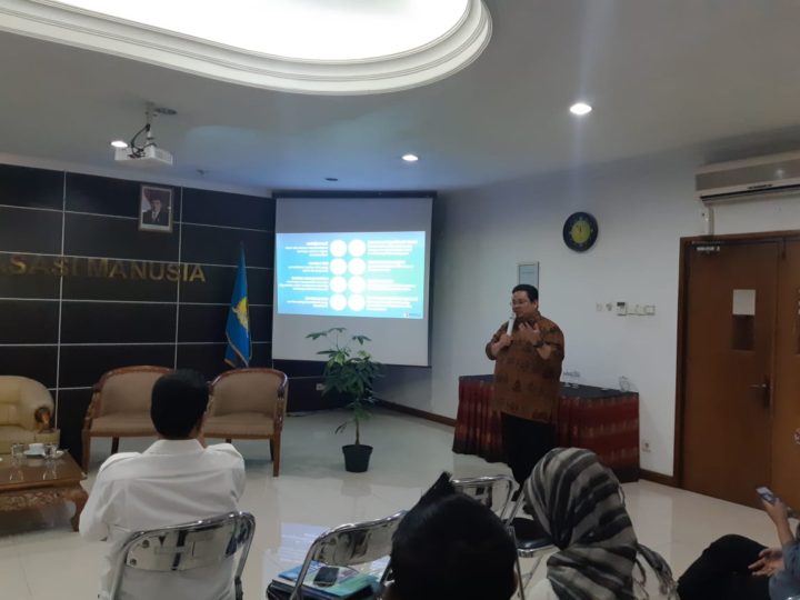Anggota Bawaslu, Rahmat Bagja memaparkan peningkatan peredaran hoaks selama masa Pemilu 2019 (Foto: Kompas).