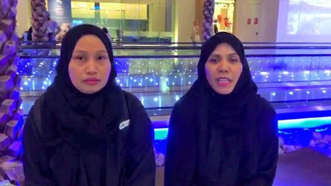 Kedua TKI yang lolos dari hukuman mati di Arab Saudi, Sumartini dan Warnah. (Dok. KBRI Arab Saudi/cnn)