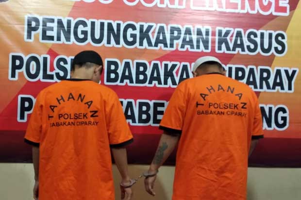 Dua pelaku penganiayaan di Pasirkoja dirikus polisi (Foto: galamedianews)