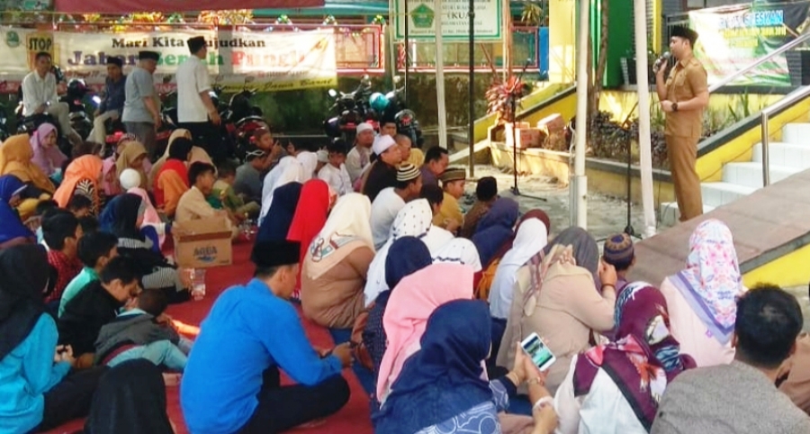 129 anak yatim menerima santunan dari DPMPTSP Kota Sukabumi. Foto: Riri