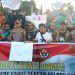 Kapolres Garut, AKBP Dede Yudi Ferdiansah bersama wartawan Kabupatem Garut melakukan deklarasi damai di Bundaran Simpang Lima, Garut, Kamis (26/9/2019). Foto: dara.co.id/Bima