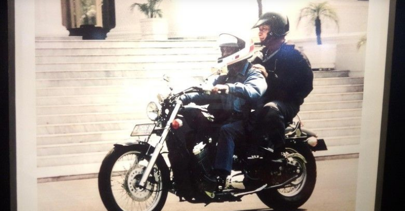 Saat Habibie membonceng Soeharto (Foto: screenshot detikcom)