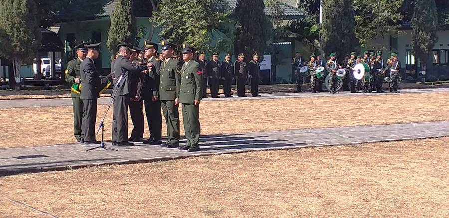 Korem 062 Tarumanagara melaksanakan upacara peringatan HUT TNI ke 74 di lapangan Makorem Tarumanagara, Jalan Bratayudha, Kecamatan Garut Kota, Garut, Sabtu (5/10/2019). Foto: dara.co.id/Beni