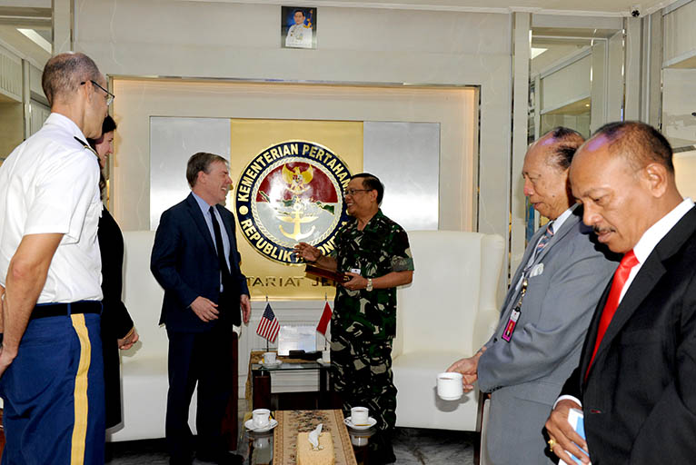  Sekjen Kemenhan Laksda TNI Agus Setiaji menerima kunjungan the Acting Deputy Assistant Secretary of Defense (DASP) for South and Southeast Asia Mr. Christopher Johnston,