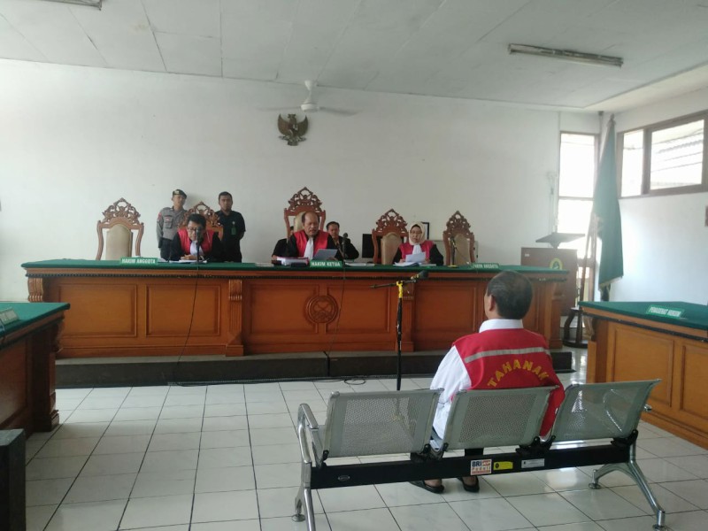 Monang Saragih saat menghadiri sidang yang menjerat dirinya (Foto: galamedianews.com)