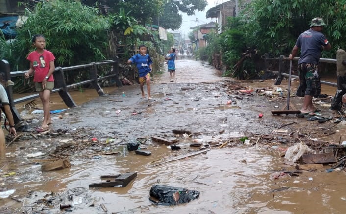 Banjir di salah satu desa di Kecamatan Rancaekek, Kabupaten Bandung. Foto: Istimewa