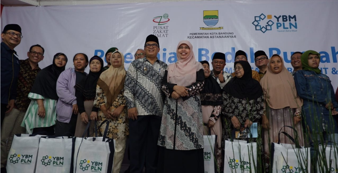 Peresmian Program Bedah Rumah yang digelar Pusat Zakat Umat (PZU) bersama Yayasan Baitul Mal (YBM) PLN menggandeng Pemerintah Kota Bandung (Foto: Ardian Resco)