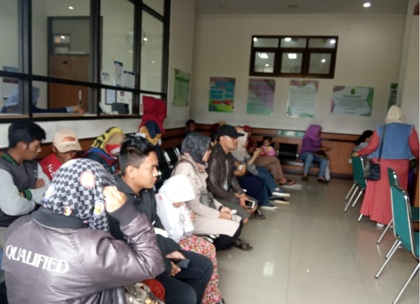Antrian sidang cerai di Pengadilan Agamas Soreang (Foto: dela/dinda)