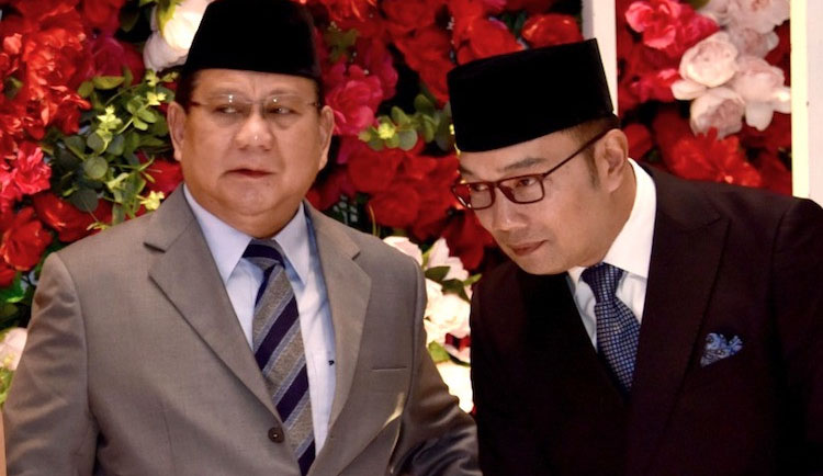 Prabowo berbincang dengan Ridwan Kalim (Foto : Radar Sulbar)