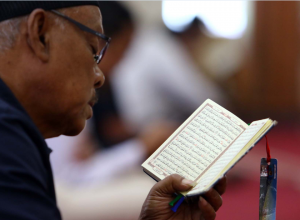JUMAT BAROKAH: Keutamaan Membaca Al-Qur’an dalam Hadits Rasulullah