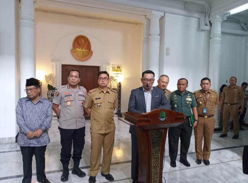 Gubernur Jawa Barat, Ridwan Kamil saat konferensi pers terkait virus corona (Foto: Ardian Resco/dara.co.id)