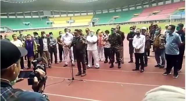 Gubernur Jawa Barat, Ridwan Kamil umumkan tiga stadion besar di Jawa Barat akan jadi lokasi pelaksanaan 'rapid test' (tes cepat) virus corona,(22/3/2020). (Foto : istimewa)
