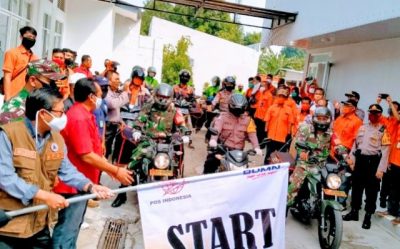 Wakil Bupati Subang, Agus Masykur Rosyadi melounching bansos Provinsi Jabar, di  Kantor Pos Pemeriksa an (KPRK) Jln. Ahmad  Yani, Kelurahan Pasirkarembi, Kecamatan, Kabupaten Subang, Jawa Barat, Minggu (26/4/2020). (Foto : deny suhendar/dara.co.id)
