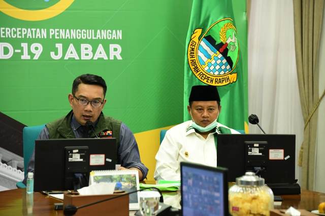Gubernur Jawa Barat Ridwan Kamil yang juga selaku Ketua Gugus Tugas Percepatan Penanggulangan COVID-19 di Jawa Barat mengeluarkan surat instruksi yang ditujukan kepada bupati/wali kota, Panglima Kodam III Siliwangi, serta Kepala Polda Jabar. (Foto : Humas Pemprov Jabar)