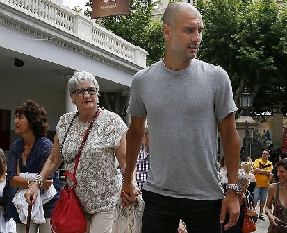 
Ibunda Guardiola, Dolors Sala Carrio  meninggal dunia karena Covid-19. (Ilustrasi Foto : pojoksatu.Id)