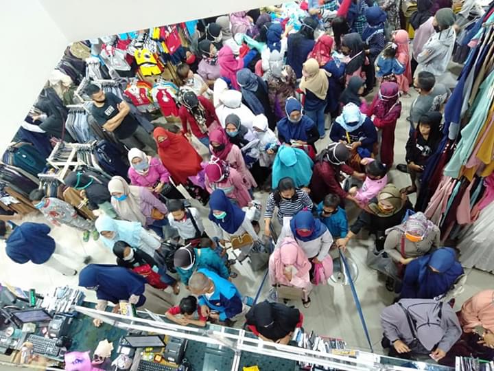 Keraiaman masih terlihat di sejumlah toko jelang PSBB (Foto: Riri Satiri/dara.co.id)