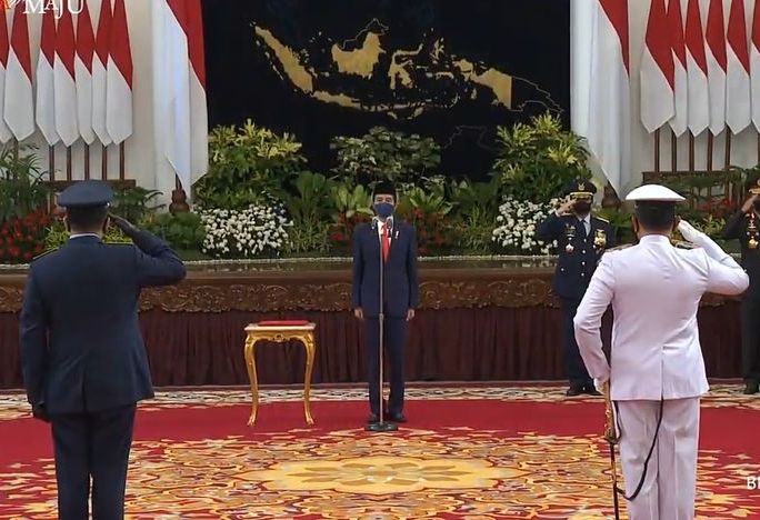Presiden Joko Widodo melantik Laksamana Madya Yudo Margono sebagai Kepala Staf Angkatan Laut (KSAL) dan Marsekal Madya Fadjar Prasetyo sebagai Kepala Staf Angkatan Udara ( KSAU). Pelantikan berlangsung di Istana Negara, Jakarta, Rabu (20/5/2020) pagi. (YouTube Sekretariat Presiden)