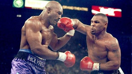 Pertarungan Holyfield lawan Tyson, 1980-an. (Foto : vivanews)
