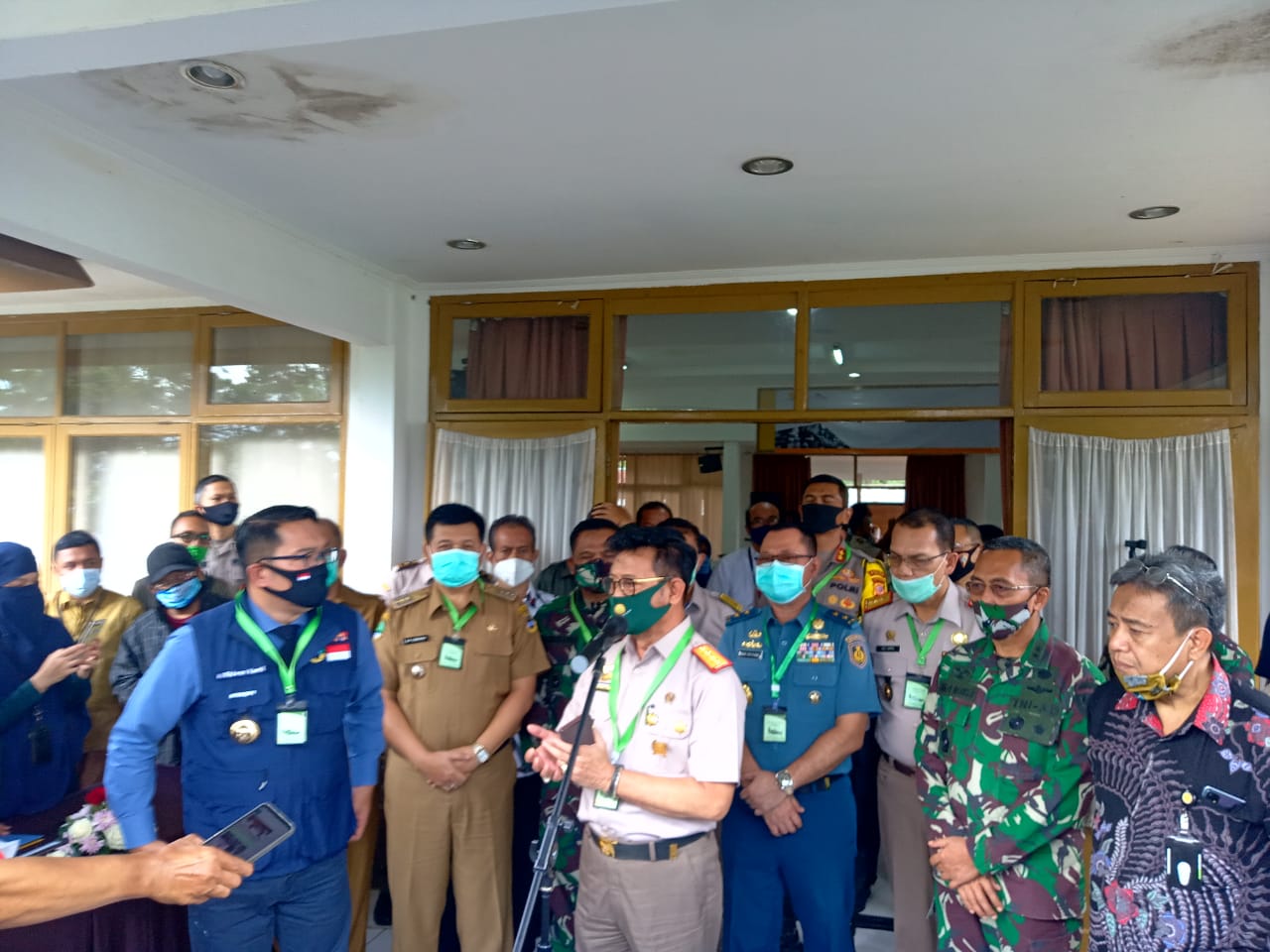 Menteri Pertanian Syahrul Yasin Limpo saat melakukan Konfrensi Pers di temani Gubernur Jabar Ridwan Kamil dan Bupati Bandung Barat AA Umbara (Foto: Ardian Resco/dara.co.id)