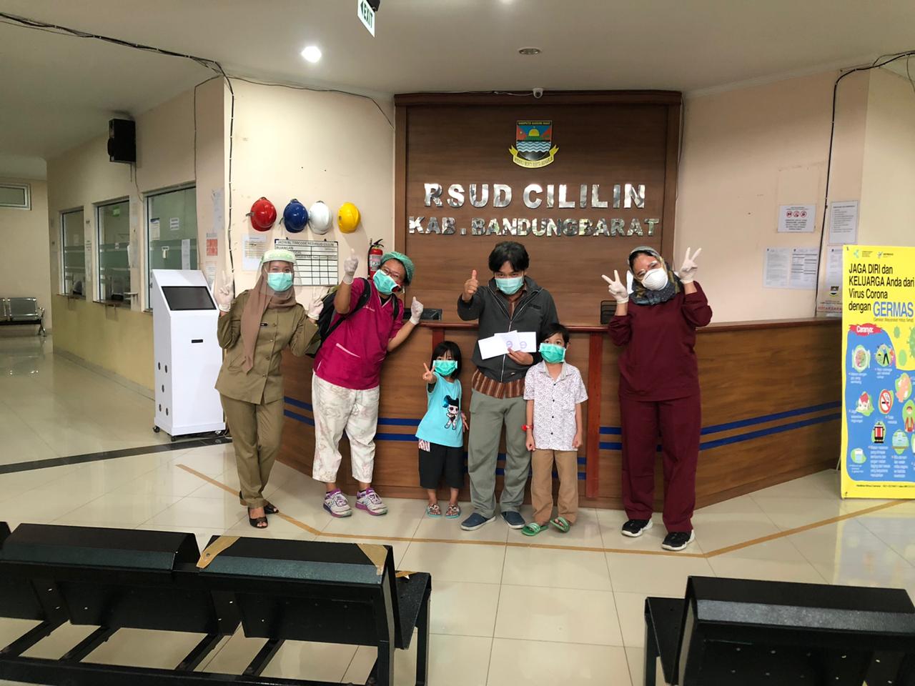 Pasien RSUD Cililin yang dijemput bapaknya (Foto: Istimewa)
