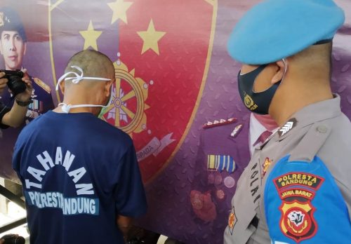 Tersangka US kasus pemerkosaan dan pembunuhan anak di bawah umur. (Foto: Muhammad Zein/dara.co.id)