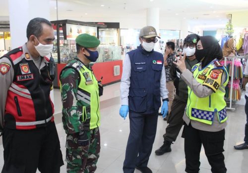 Kapolres Sukabumi Kota, AKBP Sumarni (kanan) saat berkoordinasi dengan Forkopimda Kota Sukabumi. (Foto: Riri Satiri/dara.co.id)