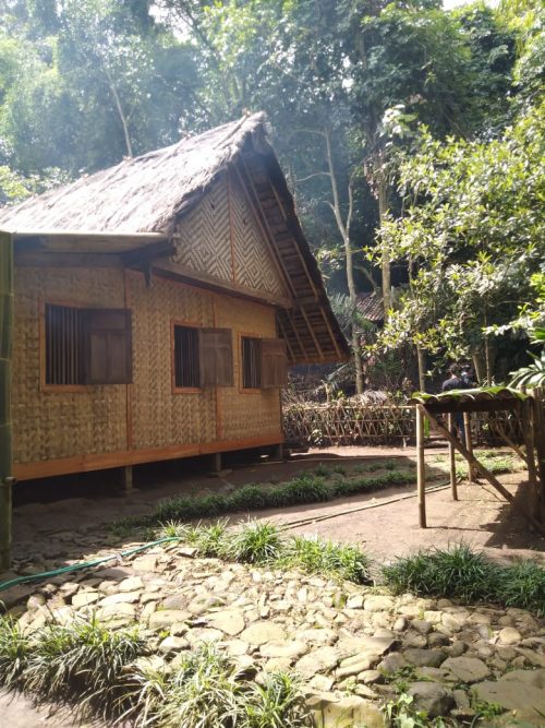 Rumah di kampung adat Cikondang (Foto: Ferdi/Adam)