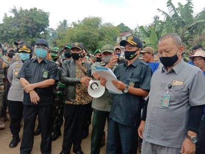Eksekusi lahan milik PT Hayako di Desa Campaka Mekar, Kecamatan Padalarang, Kabupaten Bandung Barat, Jawa Barat, Kamis (16/7/2020). (Foto: Heni Suhaeni/dara.co.id)