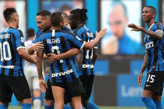 Para pemain Inter Milan merayakan gol ke gawang Brescia. (Foto: Twitter/Whoscored)