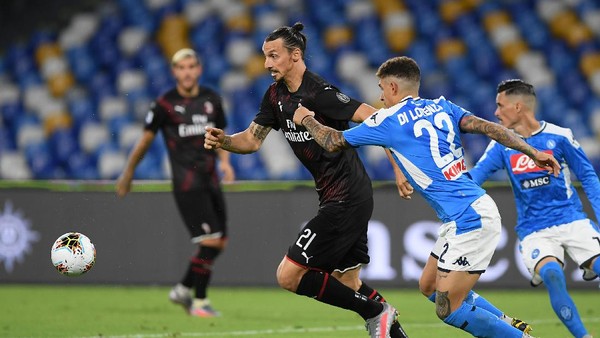 Napoli vs AC Milan brakhir imbang 2-2 di Stadion San Paolo. (Foto: Getty Images/Francesco Pecoraro via detik.com)