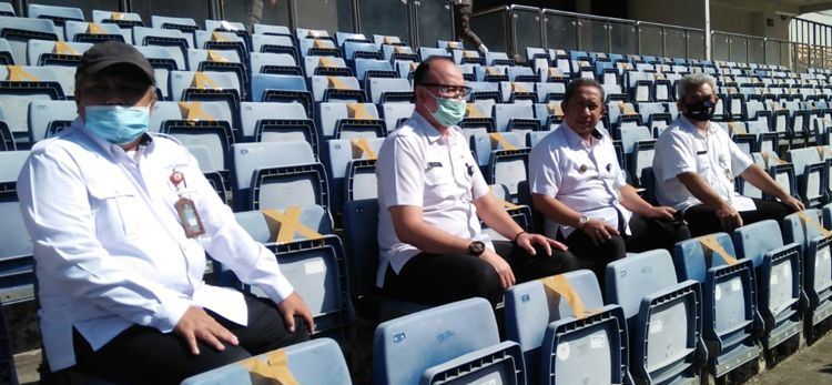 
Wakil Walikota Bandung Yana Mulyana meninjau kesiapan Stadion Gelora Bandung Lautan Api (GBLA), Rabu (1/7/2020).(Foto : PRFM)