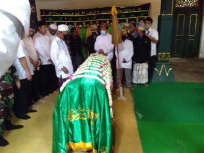 Jenazah Sultan Sepuh ke-XIV Keraton Kasepuhan Cirebon Pangeran Raja Adipati (PRA) Arief Natadiningrat. Foto : Charles/dara.co.id)