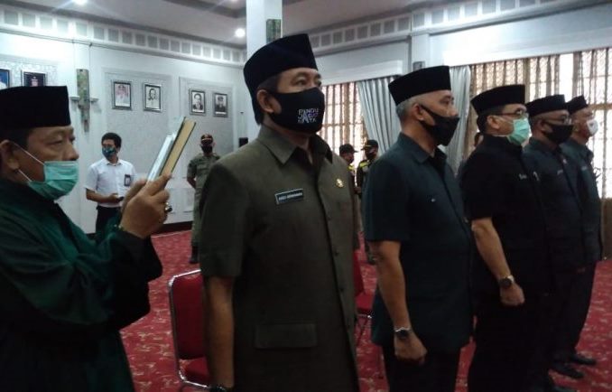 Pengambilan sumpah para kepala dinas di lingkungan Pemkot Cirebon. (Foto: Istimewa)