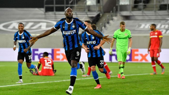 Romelu Lukaku melakukan selebrasi usai mencetak gol ke gawang Shakhtar Donetsk.  (Foto: Getty Images/Pool)