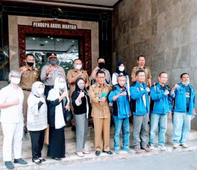  Akibat dampak pandemi Covid-19, Spa PT. Sari Ater Subang terancam gulung tikar. Banyak karyawan yang belum menerima upah kerja hingga akhirnya menuntut pasangon.(Foto : deny/dara.co.id)