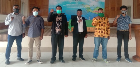
Dua pasangan kandisat Ketua dan Wakil Ketua IMASEPA dan Badan Formatur Musyawarah berfoto bersama (Foto : heni/dara.co.id)
