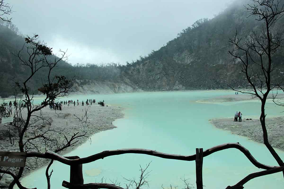 Kawah Putih, Ciwidey, Kabupaten Bandung (Foto : referensi wisata)