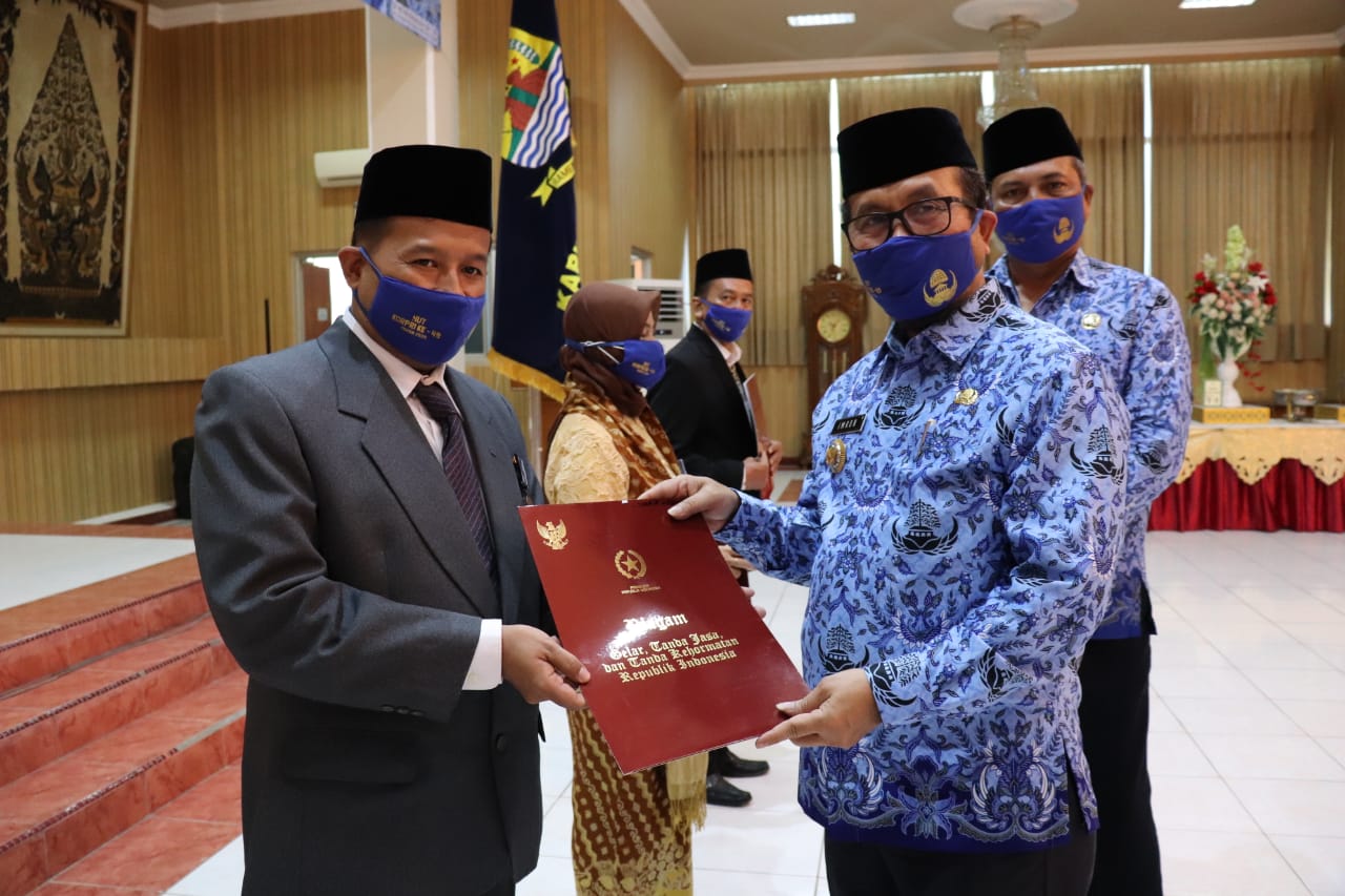 Bupati Cirebon, Drs H Imron, MAg dalam peringatan HUT ke-49 Korpri (Foto: Istimewa)