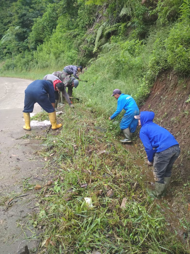 Padat Karya di Panundaan yang digelar Geo Dipa Patuha (Foto: verawati/dara.co.id)