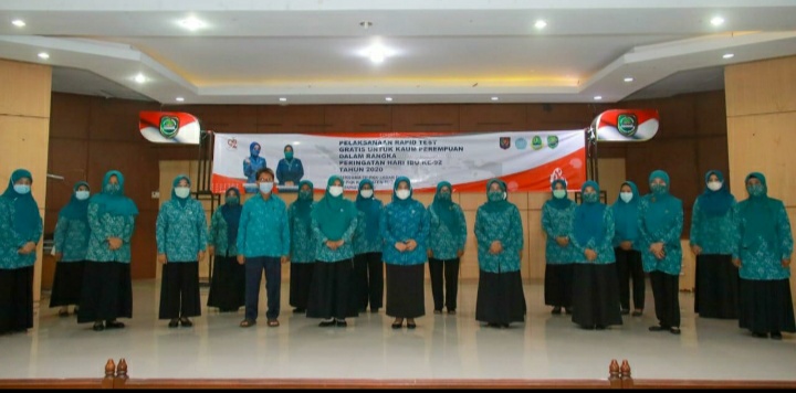Tim PKK Kabupaten Subang gelar rapid tes massal untuk kaum perempuan (Foto: Yudi/dara.co.id)