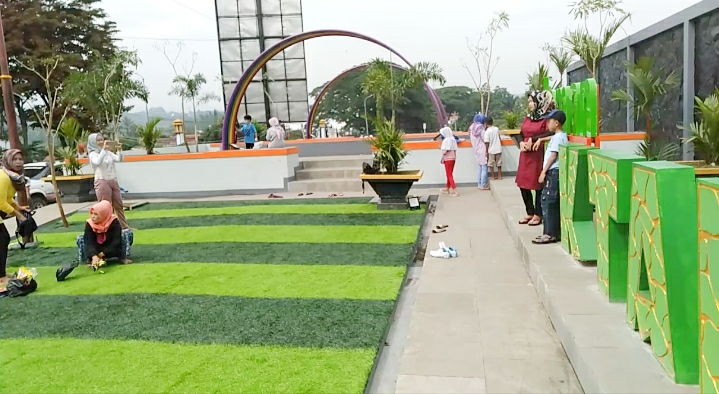 Taman Maktal, di peremapatan Lampu Merah Maktal, Kecamatan Garut Kota, Kabupaten Garut menjadi daya tarik baru sebagai tempat wisata visual di Kabupaten Garut (Foto: Andre/dara.co.id)