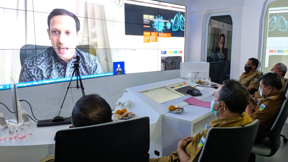 Bupati Garut, Rudy Gunawan, menghadiri kegiatan video konferensi bersama Menteri Pendidikan dan Kebudayaan Republik Indonesia, Nadiem Makarim, mengenai Program Sekolah Penggerak  (Foto: Andre/dara.co.id)
